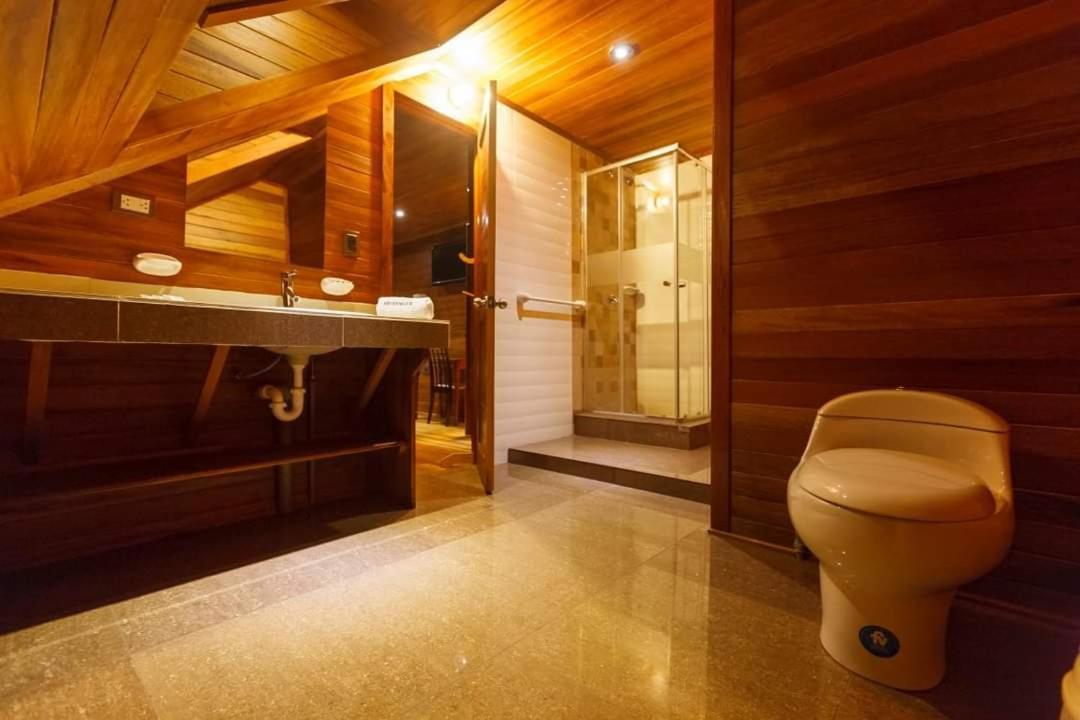 Hotel Heidinger Оксапампа Экстерьер фото